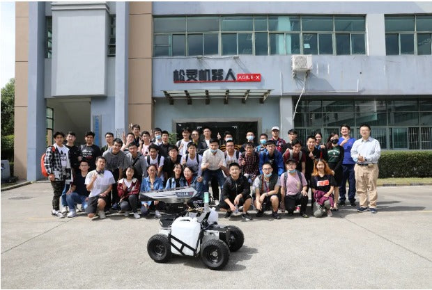 Trainees visited AgileX Robotics for technical communcation